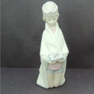 Vintage LLADRO Porcelain Figurine "Kneeling Girl with Gift" #B16D Spain